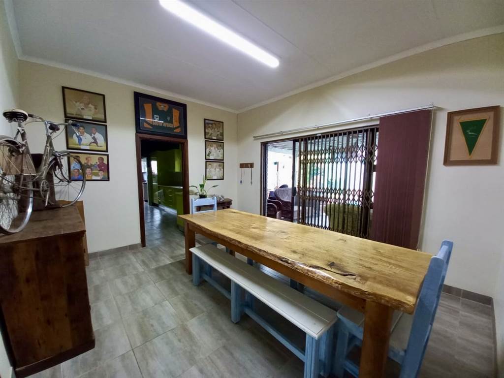 5 Bed House in Jeffreys Bay photo number 5