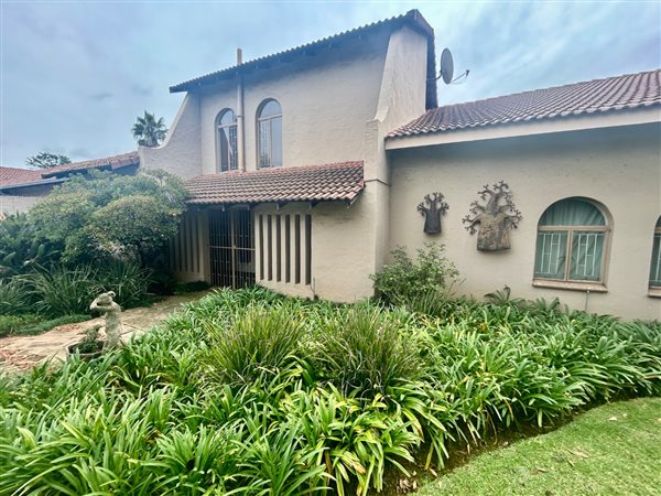 5 Bedroom House 5 Bedroom House