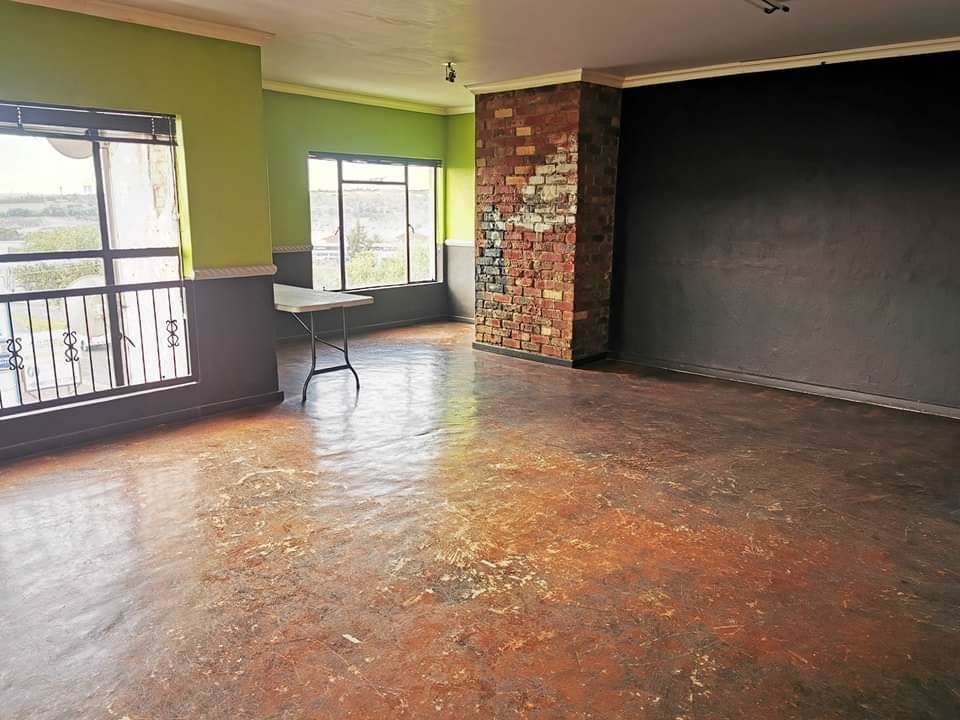600  m² Commercial space in Fransville photo number 7