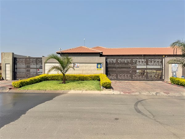 4 Bedroom House 4 Bedroom House