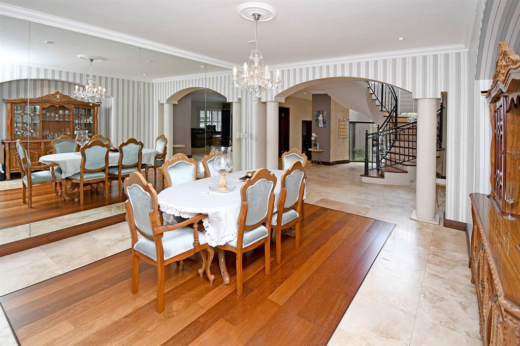 5 Bed Cluster in Bedfordview photo number 5