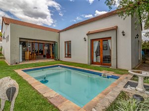 3 Bed House in Cedar Lakes