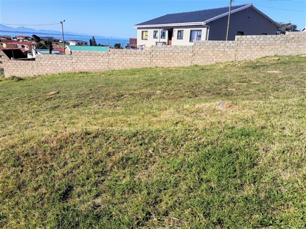 921 m² Land available in Fairview