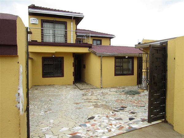 9 Bed, Bed and Breakfast in Dobsonville