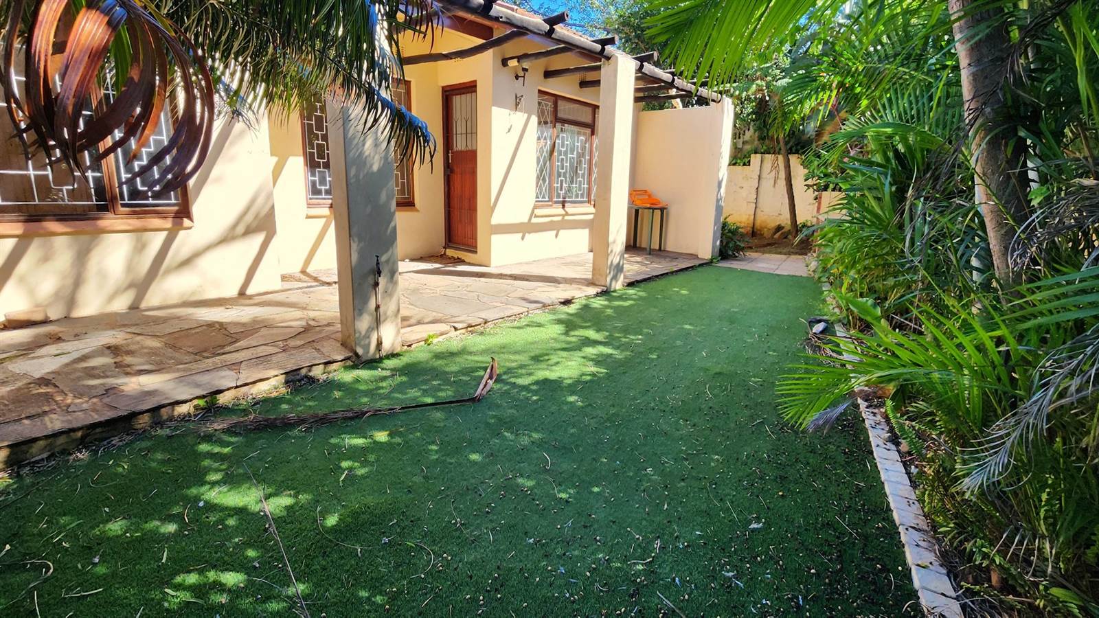 2 Bed Townhouse in Umkomaas photo number 15