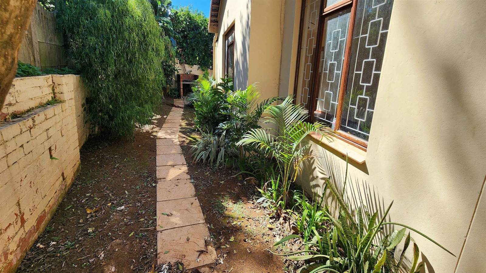 2 Bed Townhouse in Umkomaas photo number 12