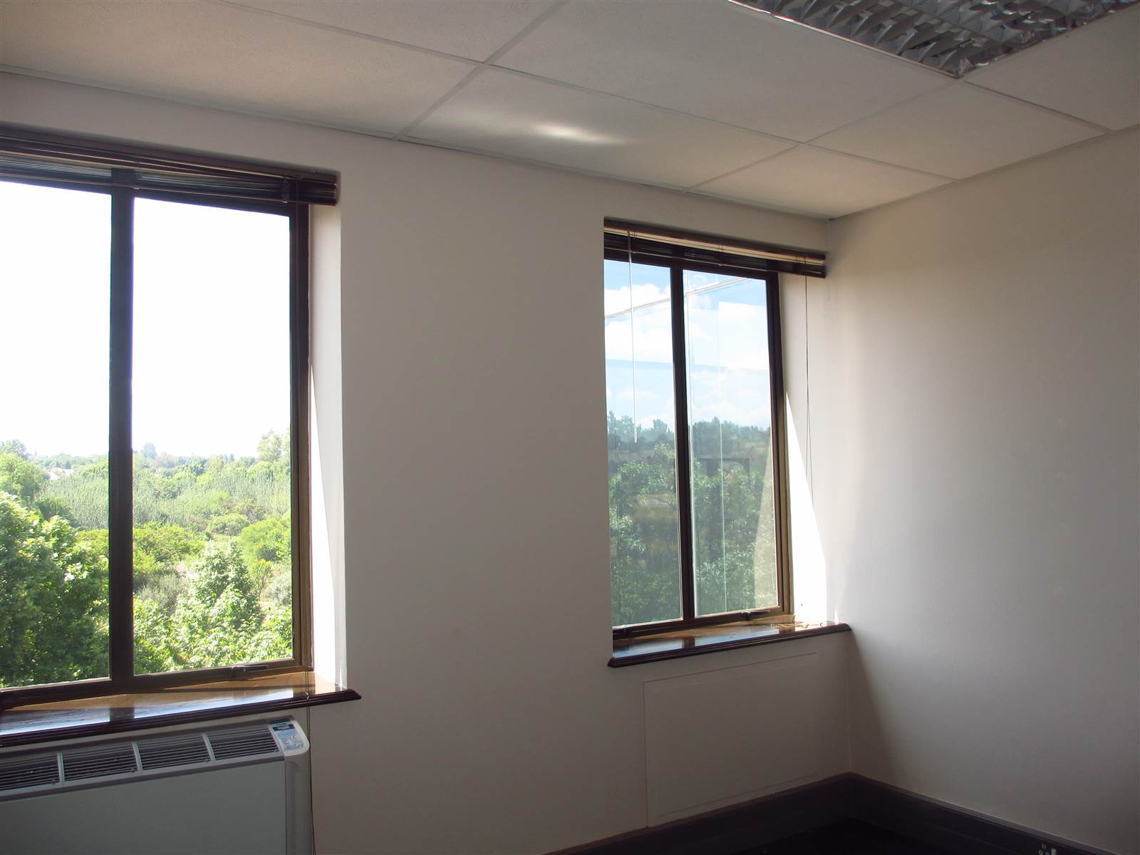 304  m² Commercial space in Fourways photo number 16