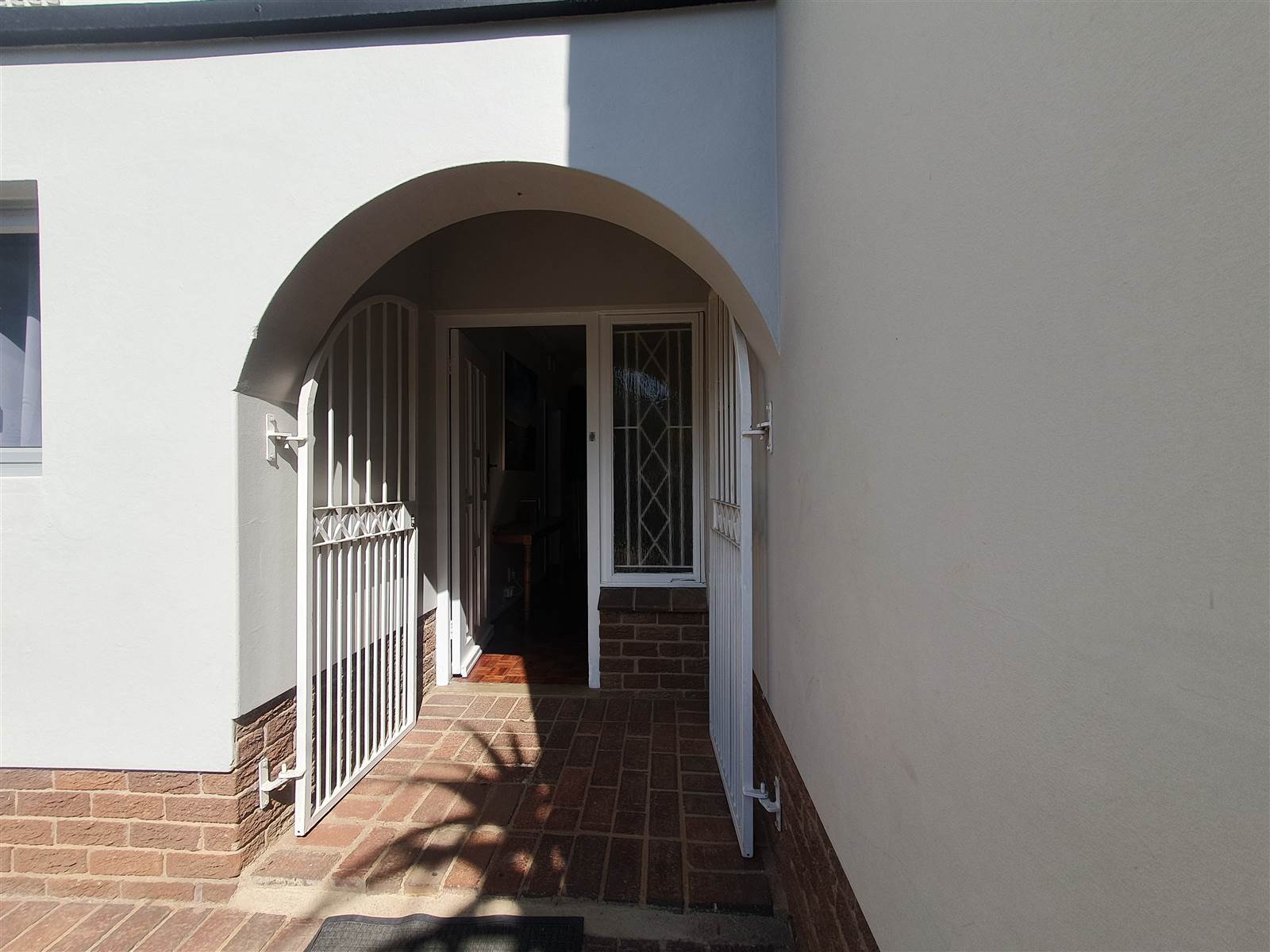 22  m² Commercial space in Kloof photo number 2