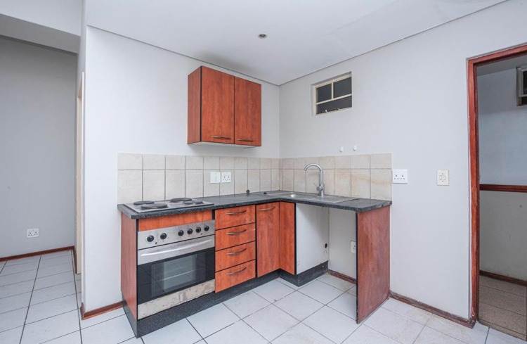 1 Bed Apartment in Braamfontein photo number 5