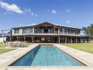 4 Bed House in Waterfall Equestrian Estate