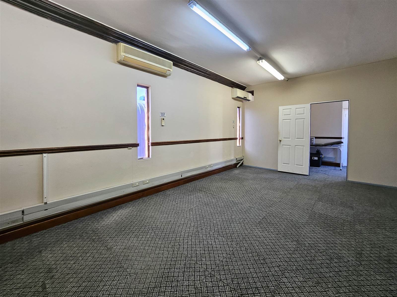 60  m² Commercial space in Amanzimtoti photo number 19