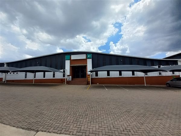 2 350  m² Industrial space