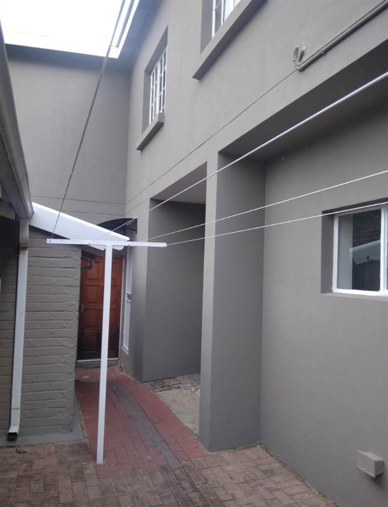 4 Bed Townhouse in Parkhurst photo number 25