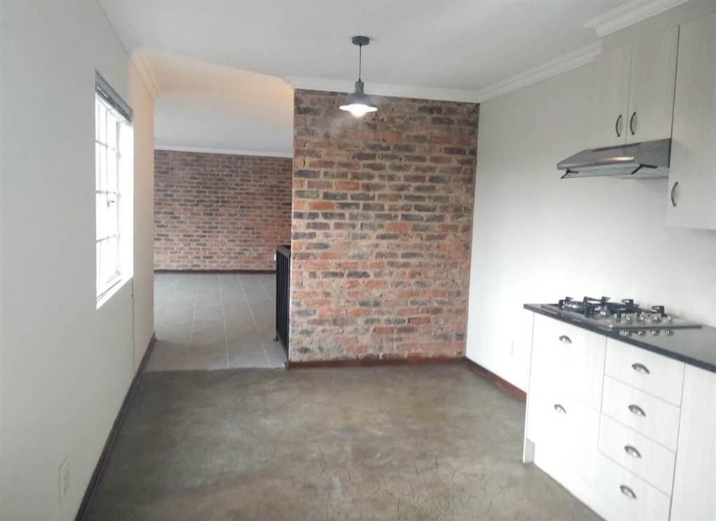 4 Bed Townhouse in Parkhurst photo number 18