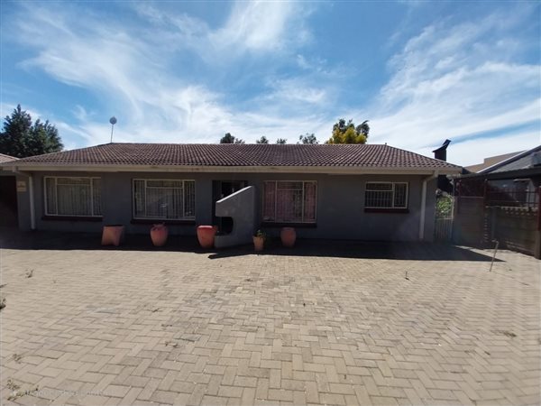4 Bedroom House 4 Bedroom House