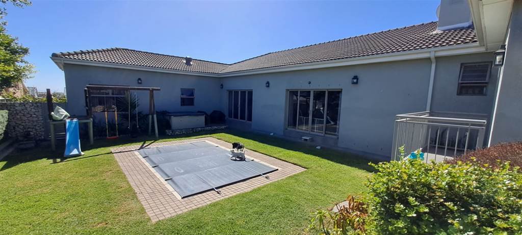 5 Bed House in Myburgh Park photo number 26