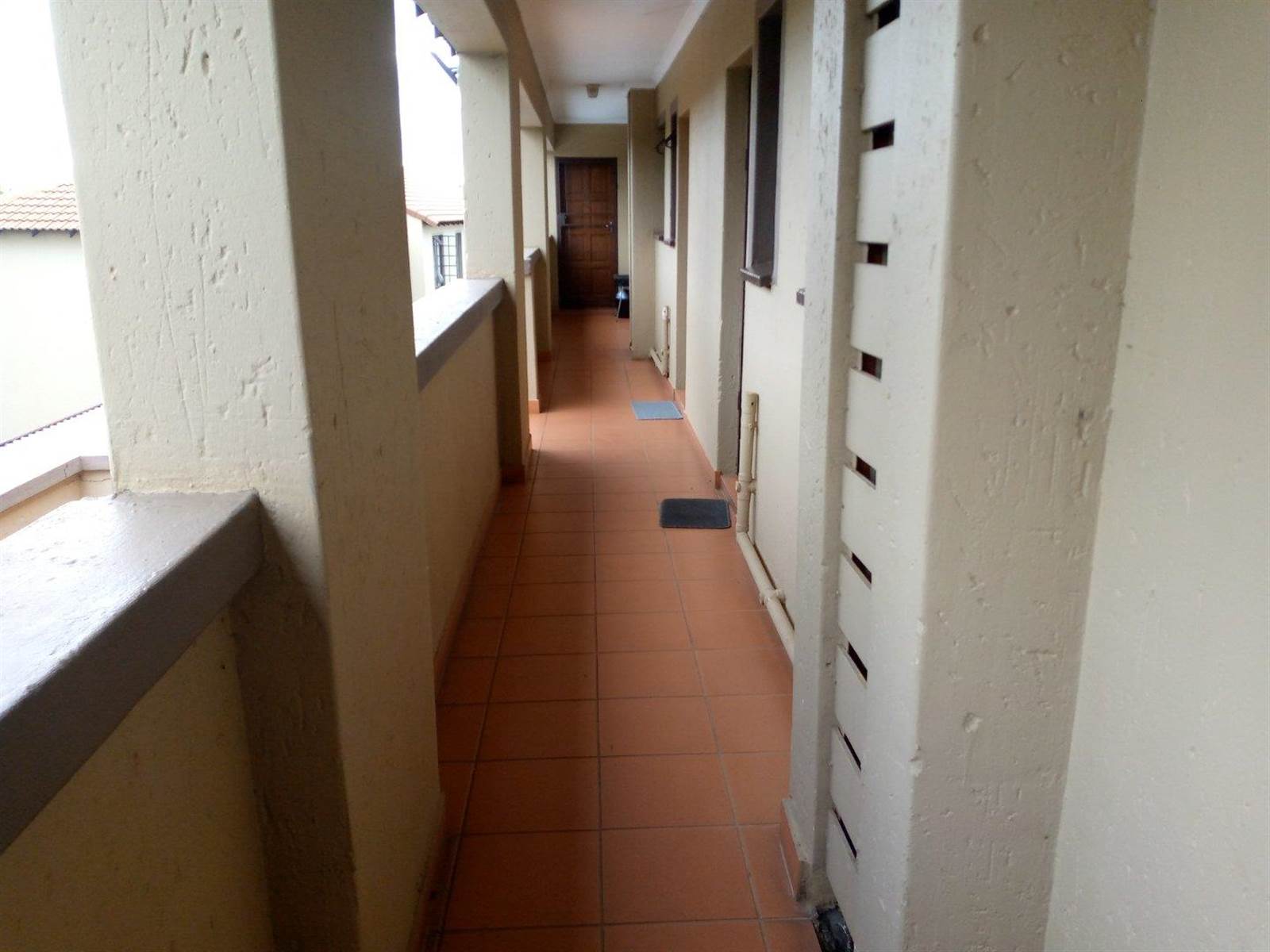 2 Bed Apartment in Roodepoort Central photo number 19