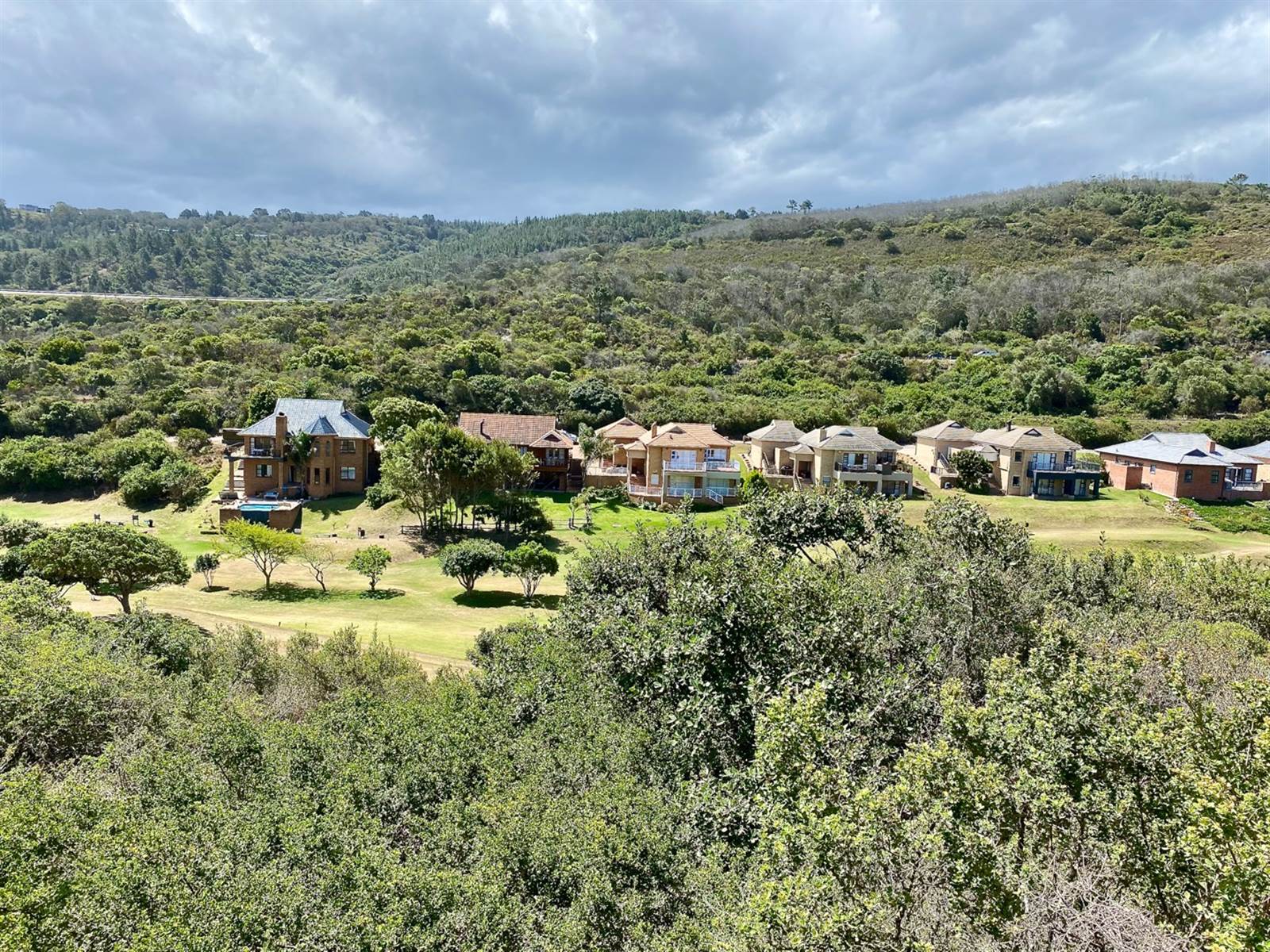 677 m² Land available in Dolphin Creek Golf Estate photo number 4