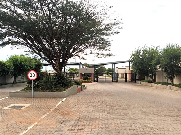 3 Bedroom Townhouse 3 Bedroom Townhouse