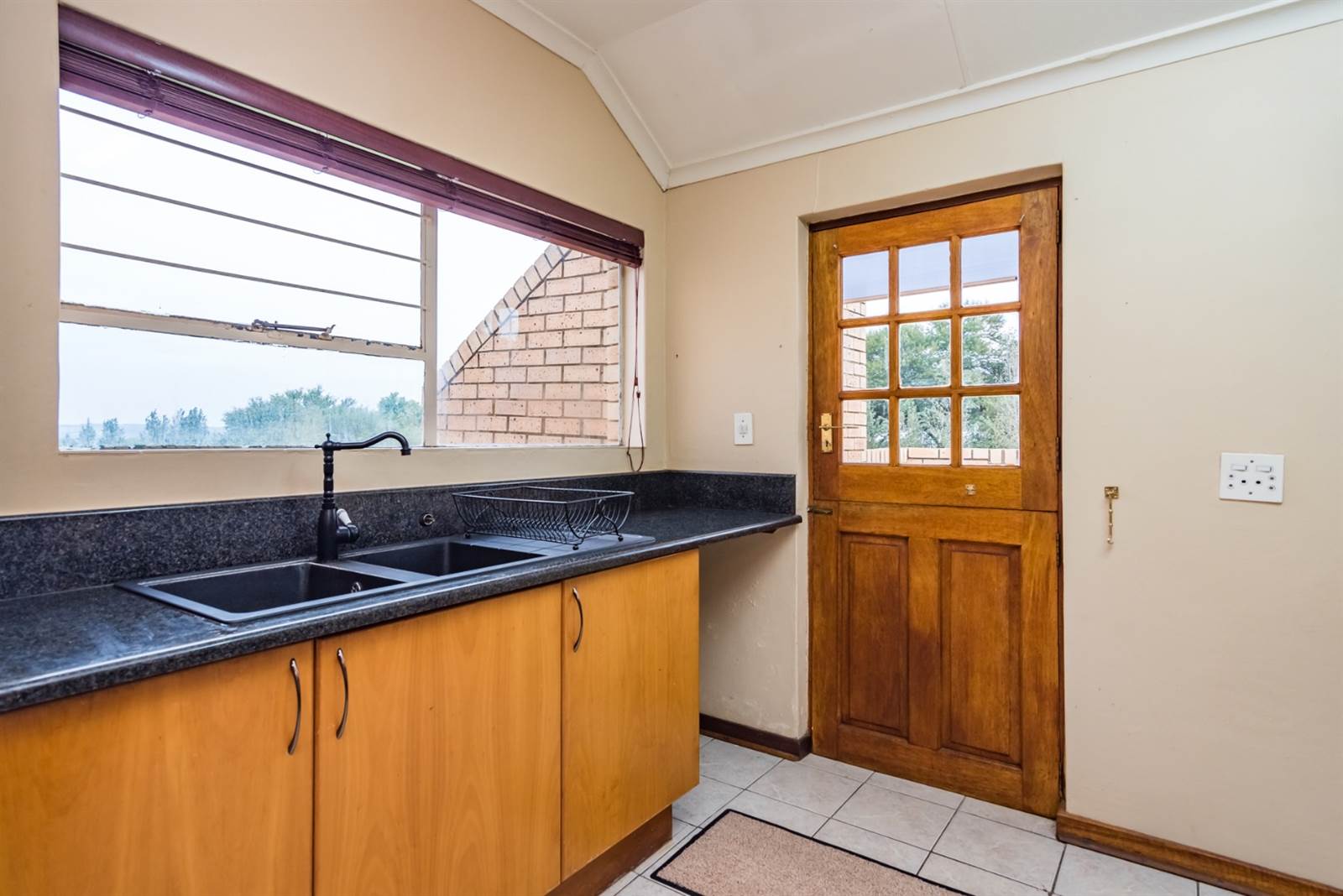 3 Bed House in Mooikloof Equestrian Estate photo number 8