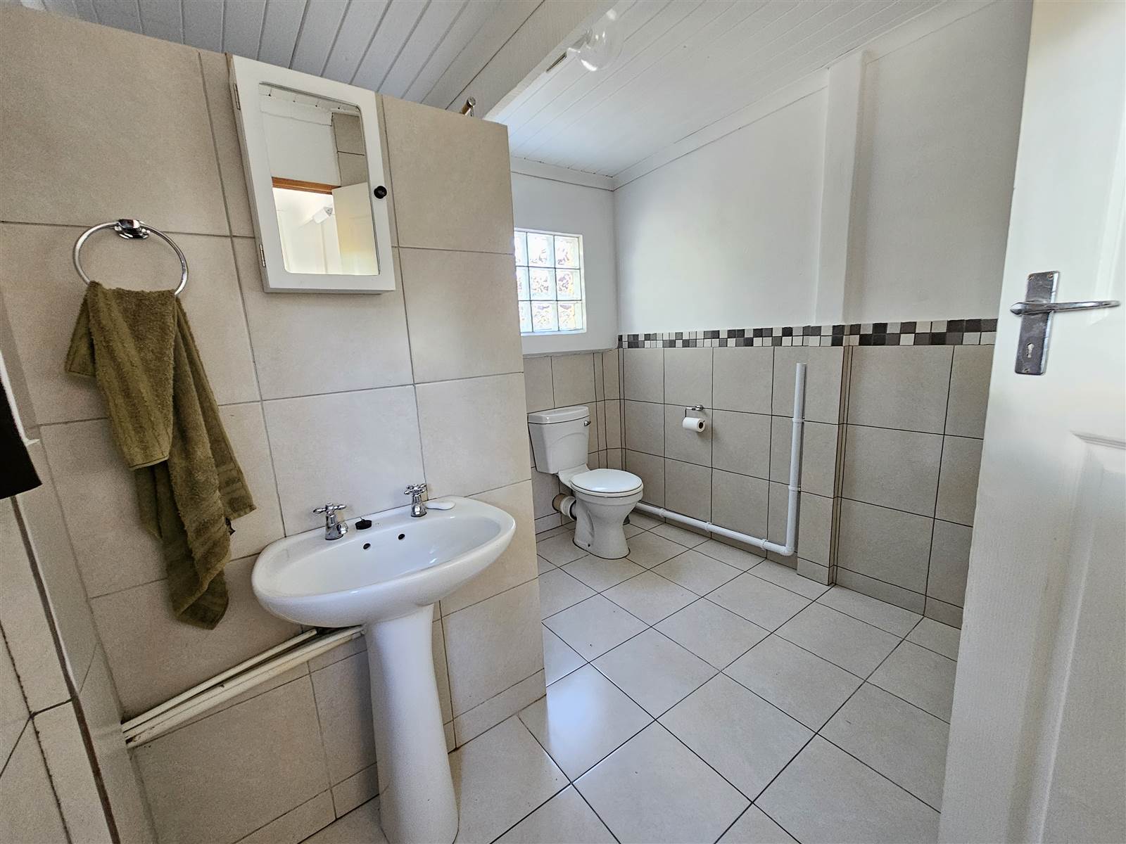2 Bed Garden Cottage in Malmesbury photo number 9