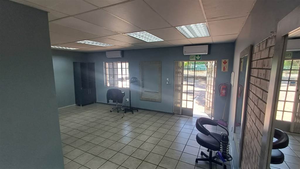 60  m² Commercial space in Nelspruit Central photo number 4