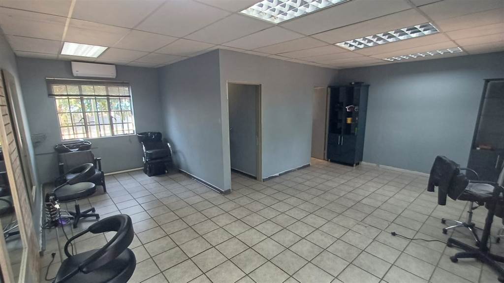 60  m² Commercial space in Nelspruit Central photo number 3
