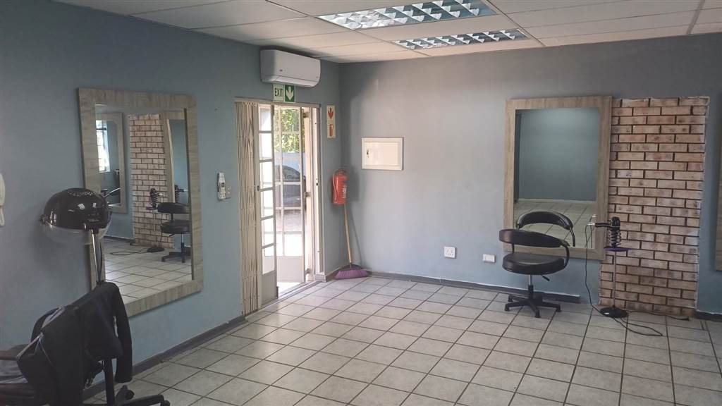 60  m² Commercial space in Nelspruit Central photo number 5