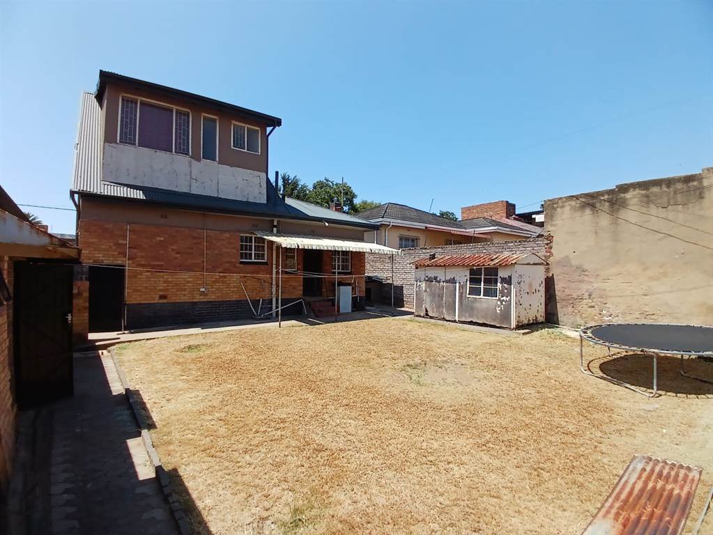 4 Bed House in Rosettenville photo number 18