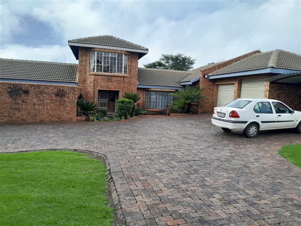 9 Bedroom House
