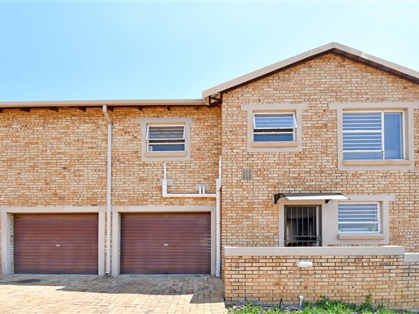 3 Bedroom Townhouse 3 Bedroom Townhouse