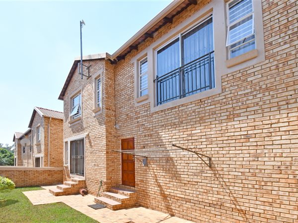 3 Bedroom Townhouse 3 Bedroom Townhouse
