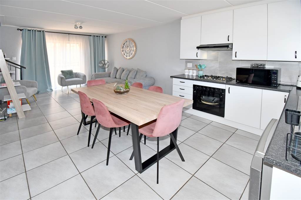 3 Bedroom Townhouse 3 Bedroom Townhouse