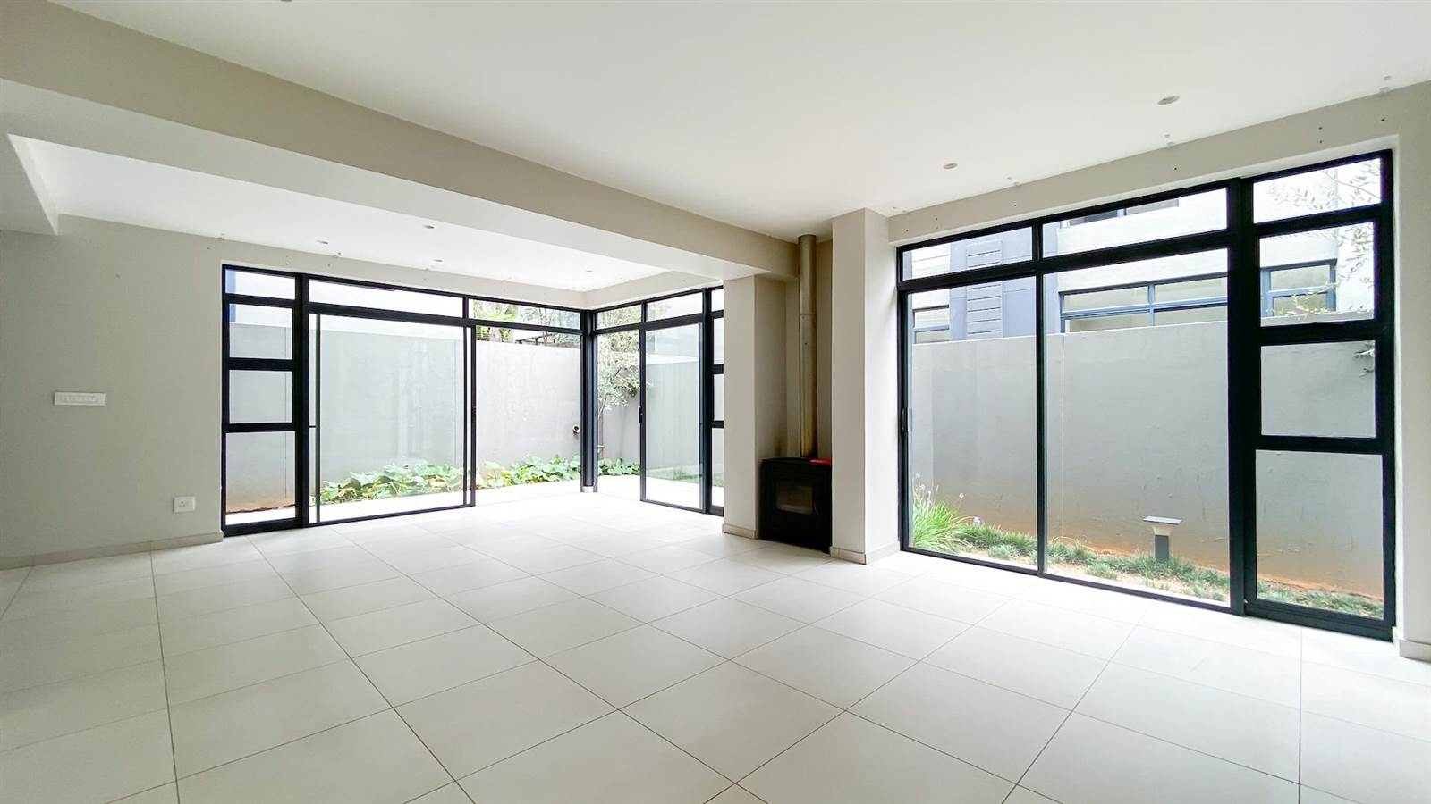 4 Bed Cluster in Bryanston photo number 12