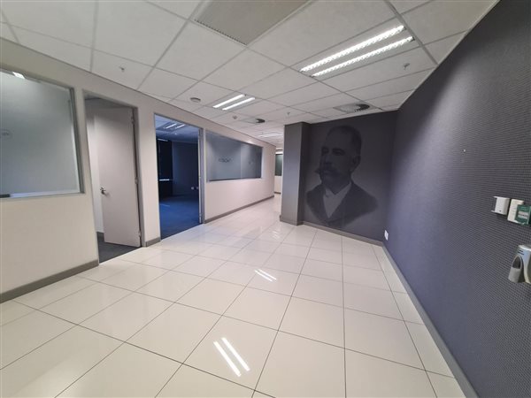 501  m² Commercial space