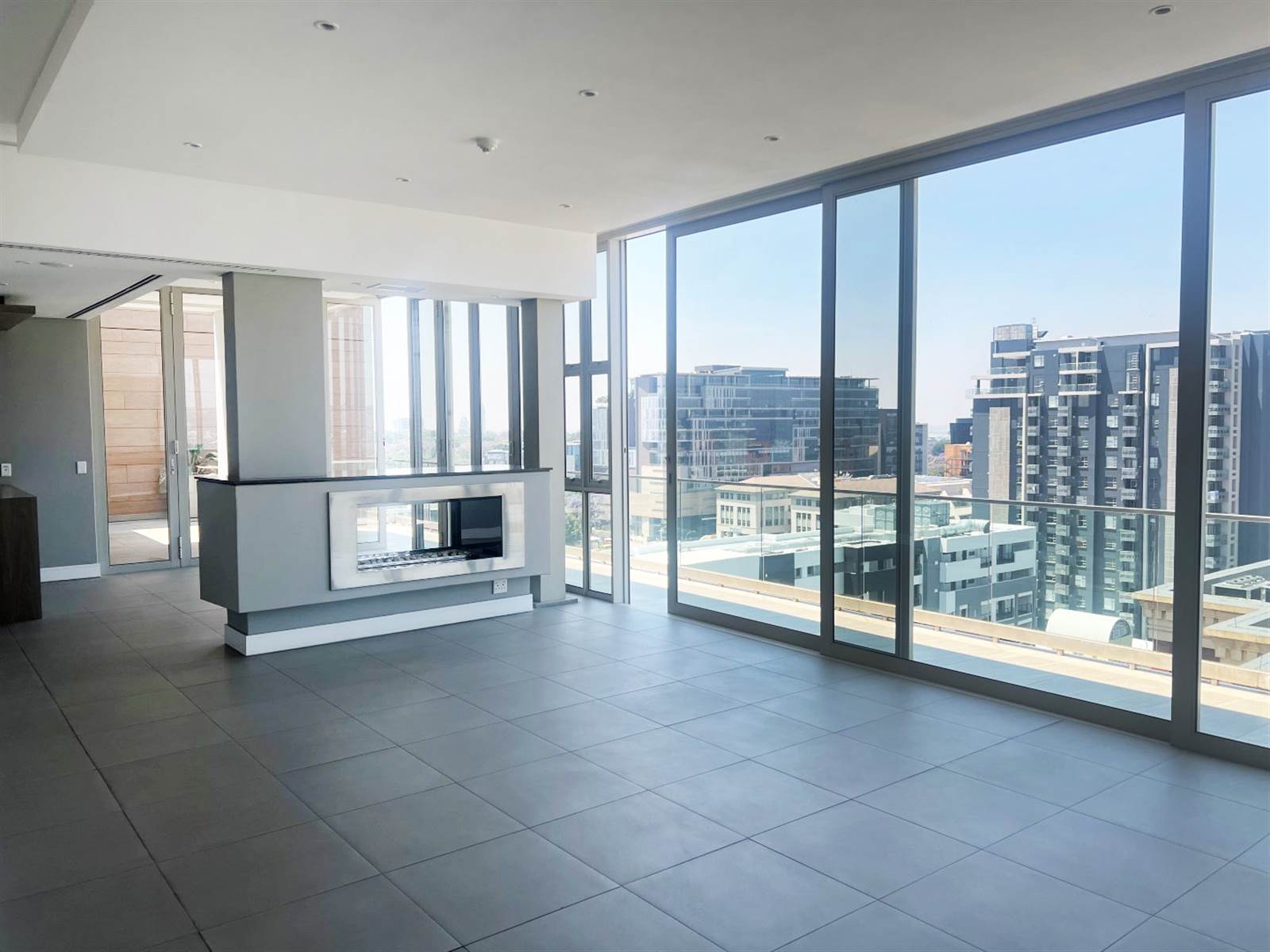 3 Bed Penthouse in Rosebank photo number 2