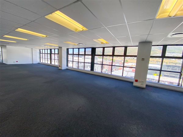 428  m² Commercial space