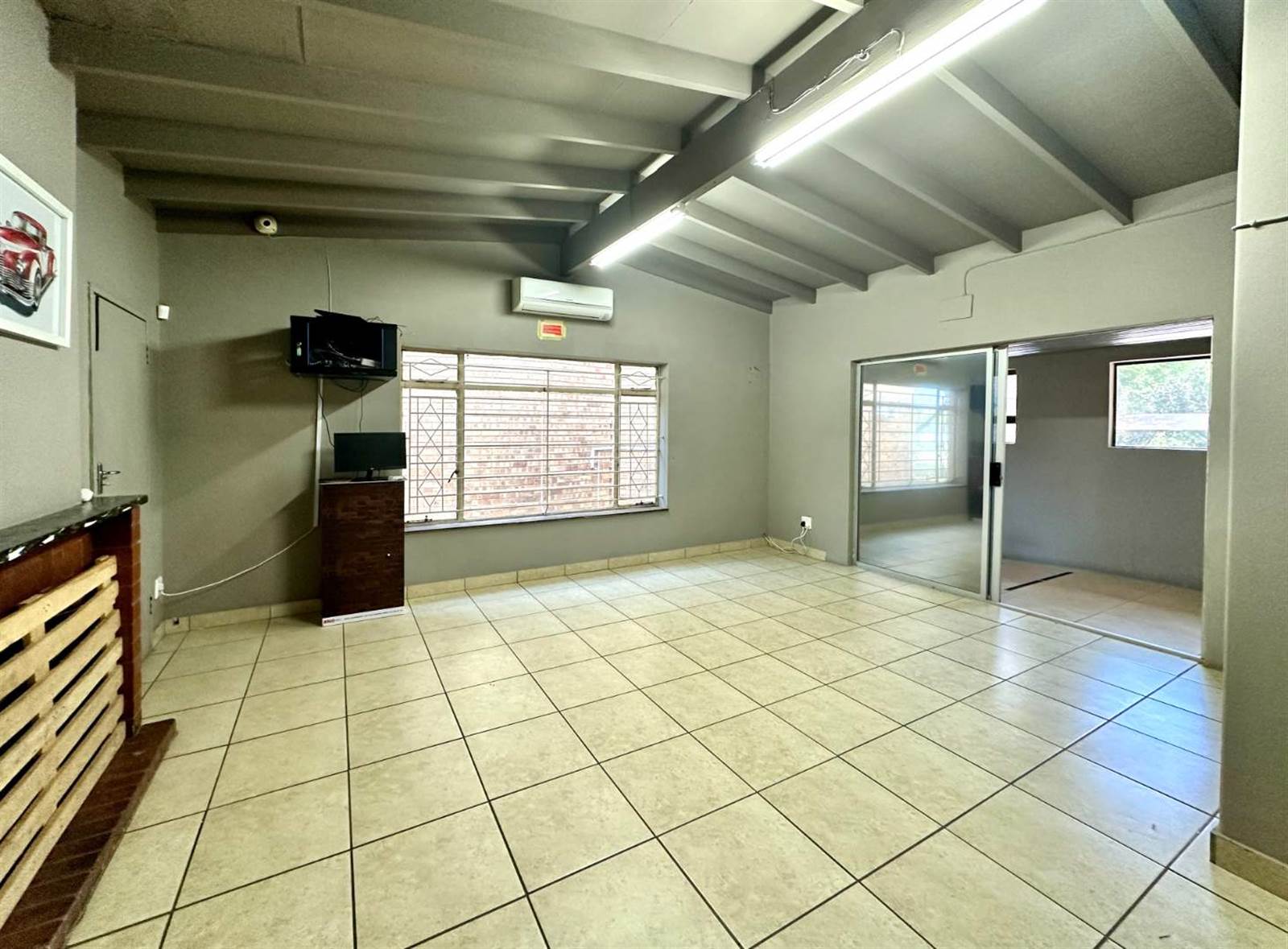 1000  m² Commercial space in Kyalami AH photo number 6