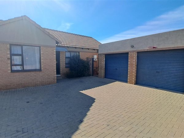 3 Bedroom Townhouse 3 Bedroom Townhouse