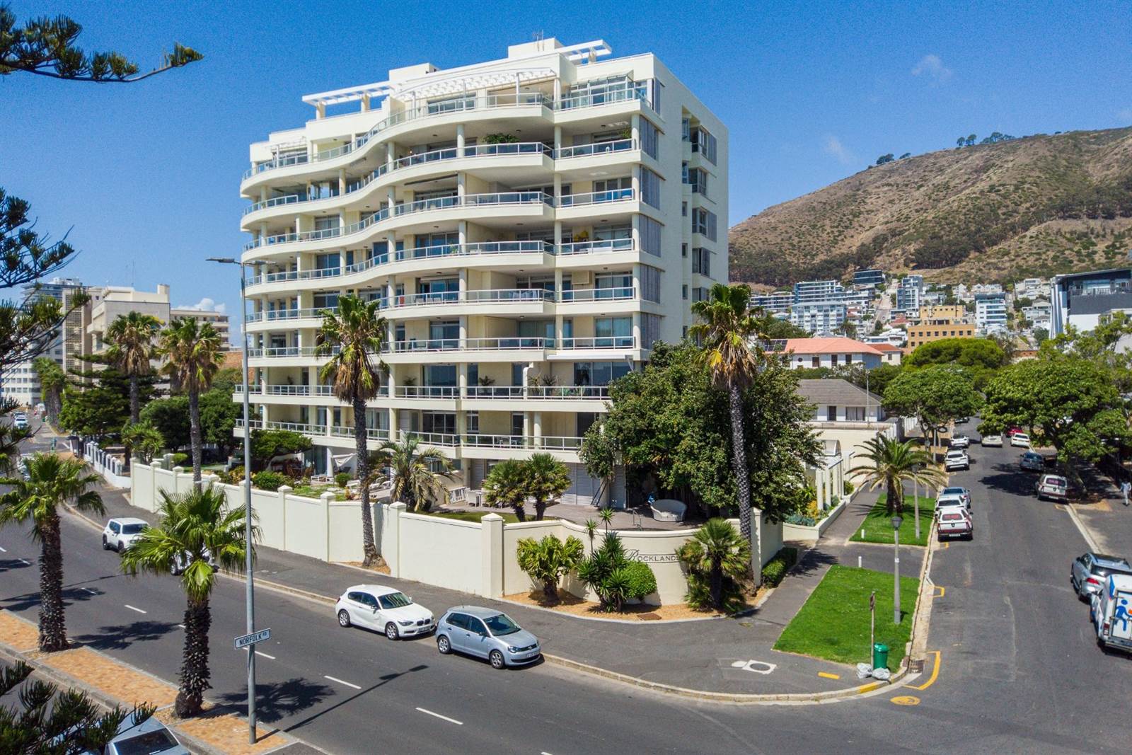 4 Bed Apartment in Sea Point photo number 1