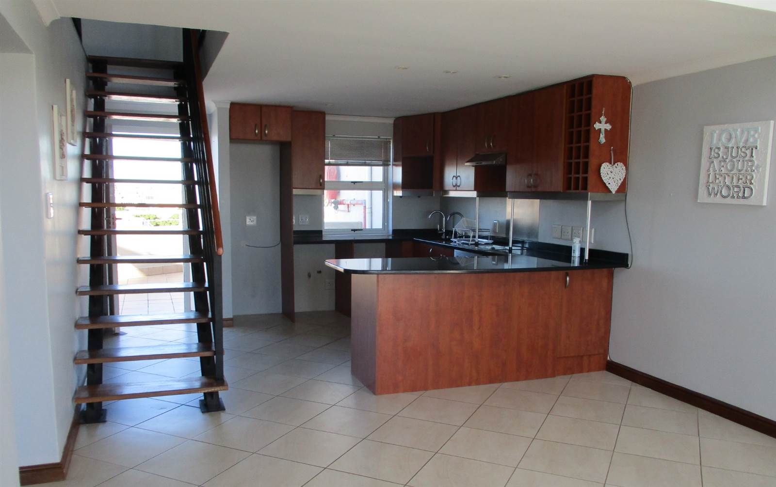 2 Bed Penthouse in Port Owen photo number 4