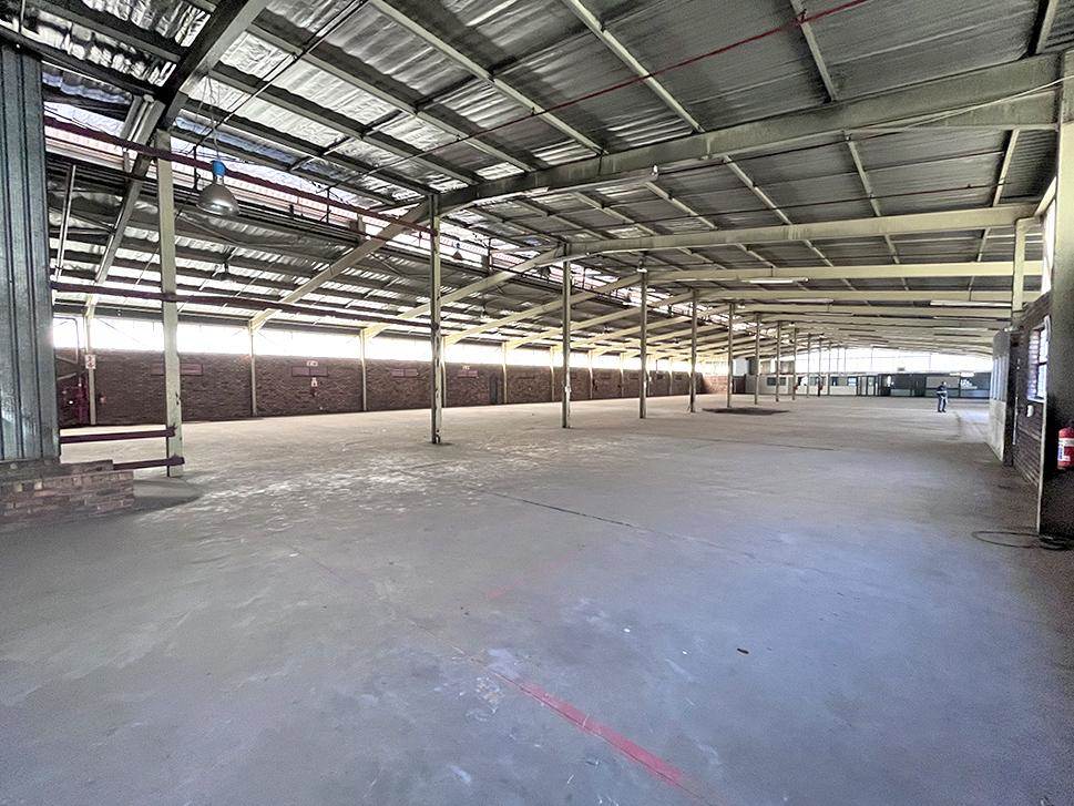 3428  m² Industrial space in Eastgate photo number 4
