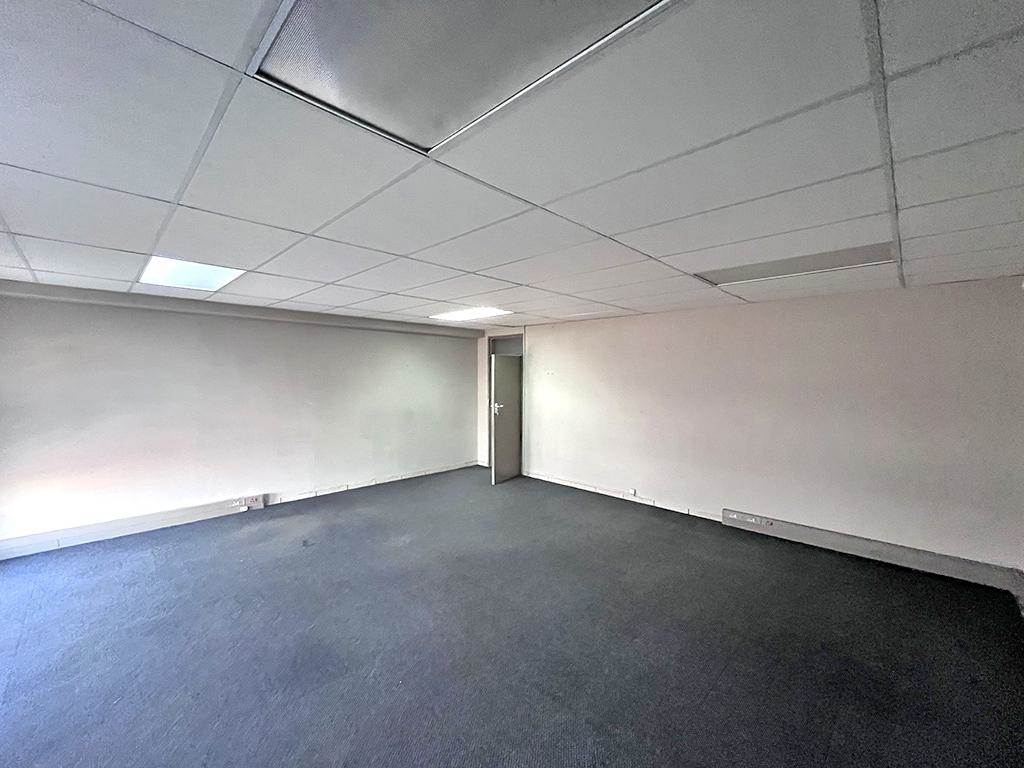 3428  m² Industrial space in Eastgate photo number 15