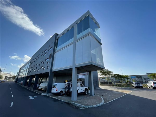 859  m² Commercial space