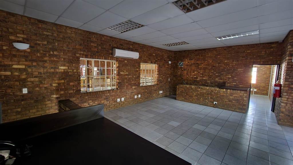 1600  m² Industrial space in Rosslyn photo number 13