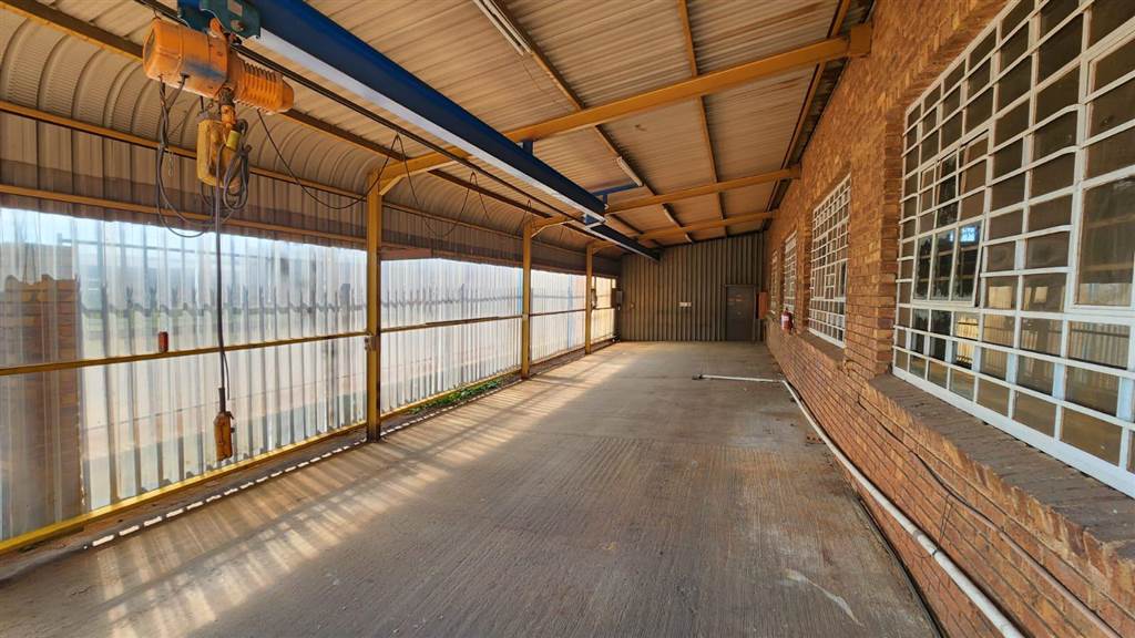 1600  m² Industrial space in Rosslyn photo number 8