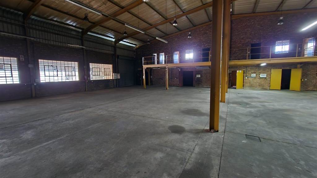 1600  m² Industrial space in Rosslyn photo number 2