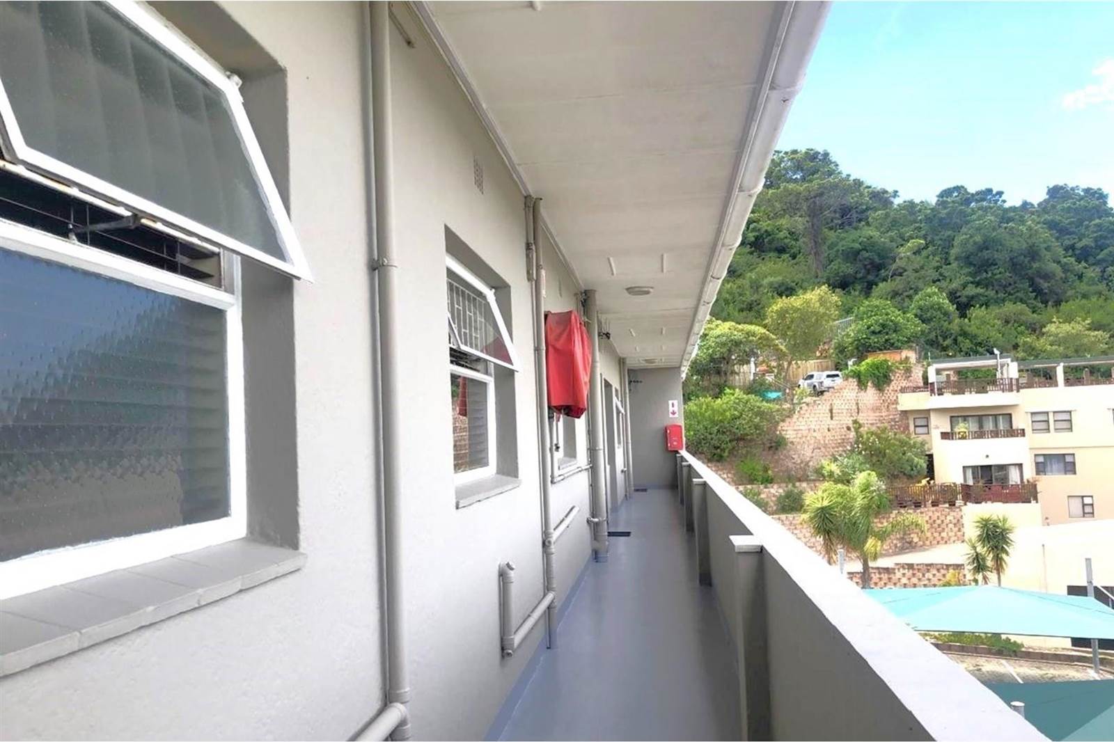 1.5 Bed Apartment in Knysna Central photo number 2