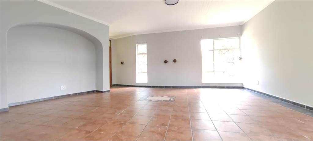 4 Bed House in Secunda photo number 6