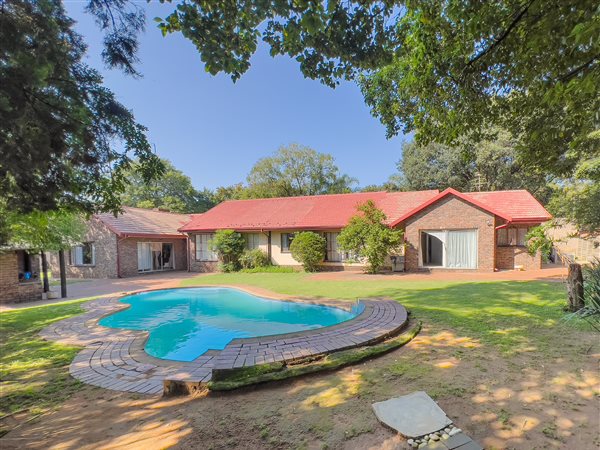 5 Bedroom House 5 Bedroom House